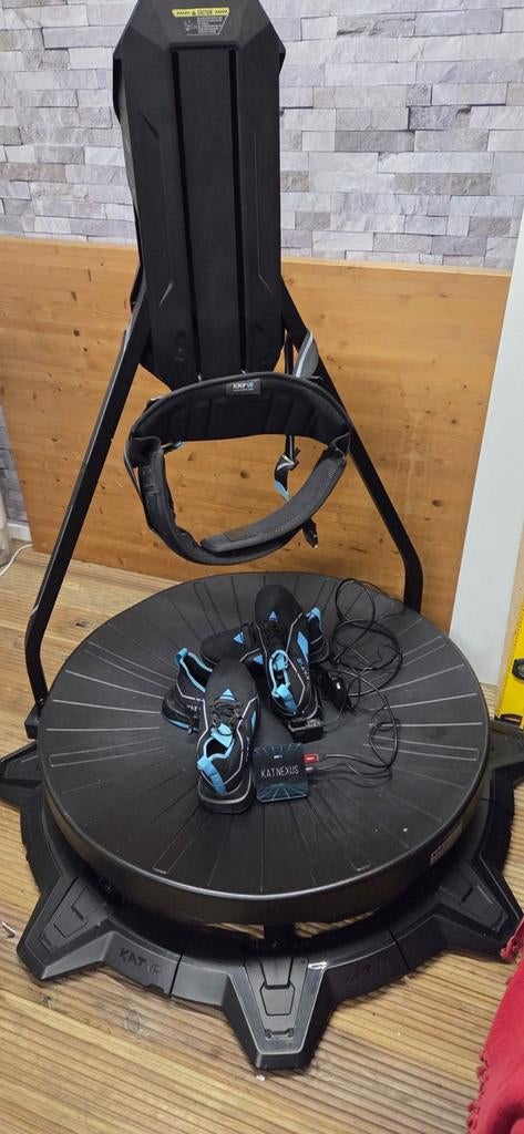 KAT VR omnidirectionele loopband met 2 paar schoenen + Nexus, Spelcomputers en Games, Virtual Reality, Ophalen of Verzenden, Gebruikt