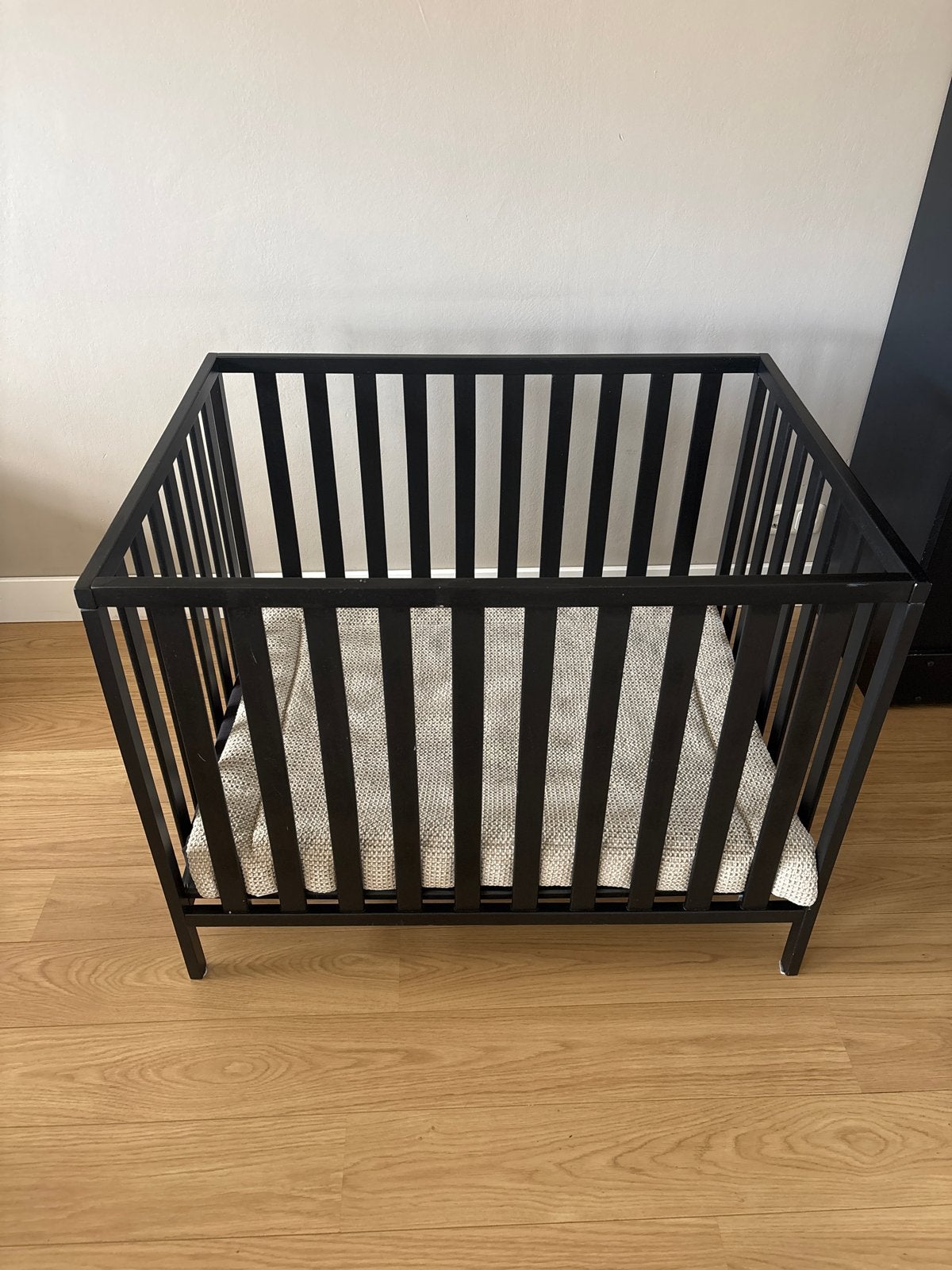 Prenatal box - Zwart, inclusief  2 boxkleden, Ophalen, Gebruikt, Vierkant, Boxkleed