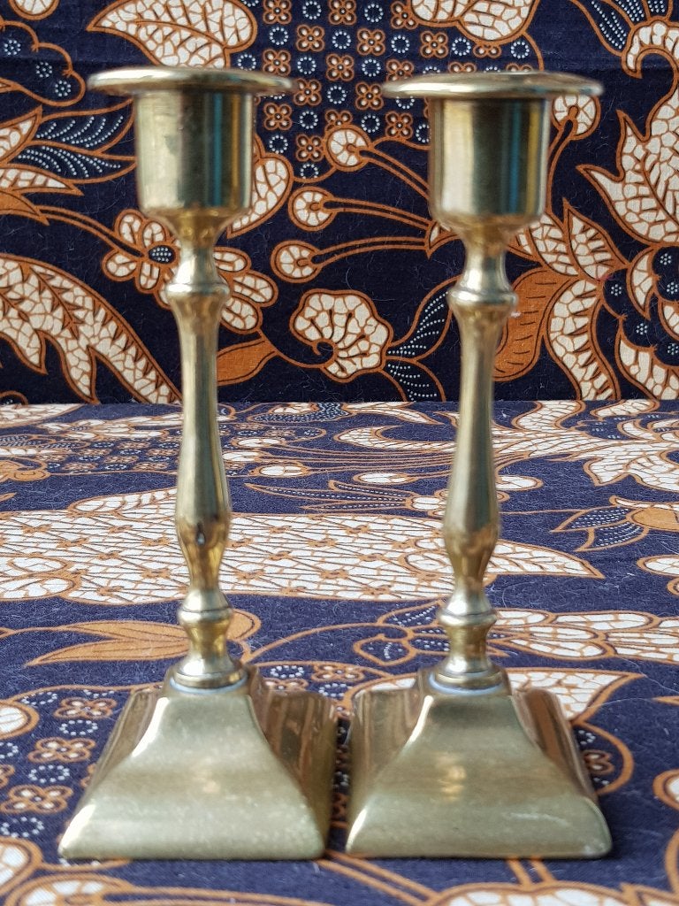 Mooi stel antieke kandelaars uit Engeland 12,8 cm. uit 1880., Ophalen of Verzenden, Koper of Brons