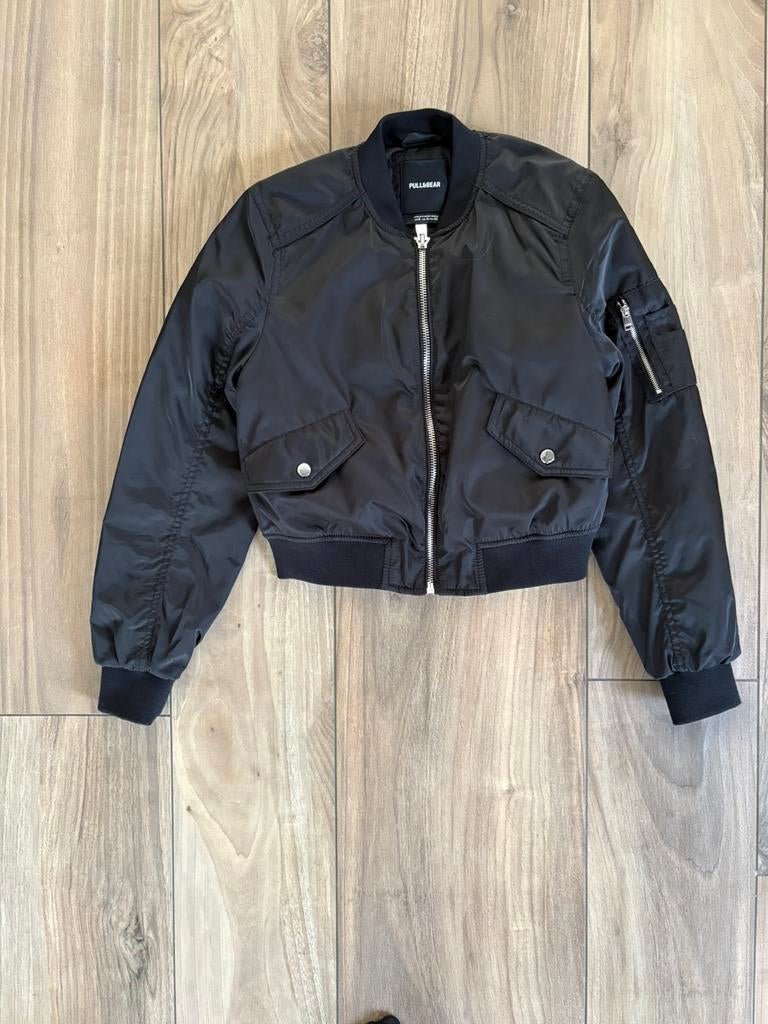 Pull & Bear zwart jasje, Kleding | Dames, Ophalen of Verzenden, Zo goed als nieuw, Zwart