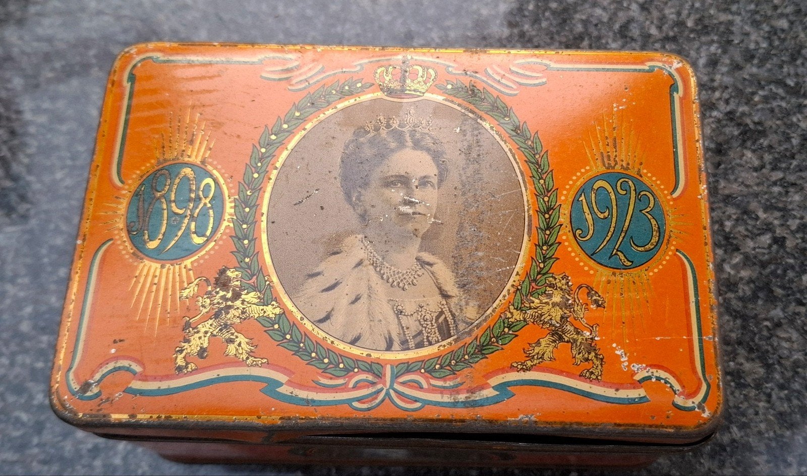 Blikken koektrommel 25 jarig regeringsjubileum Wilhelmina, Ophalen of Verzenden, Gebruikt