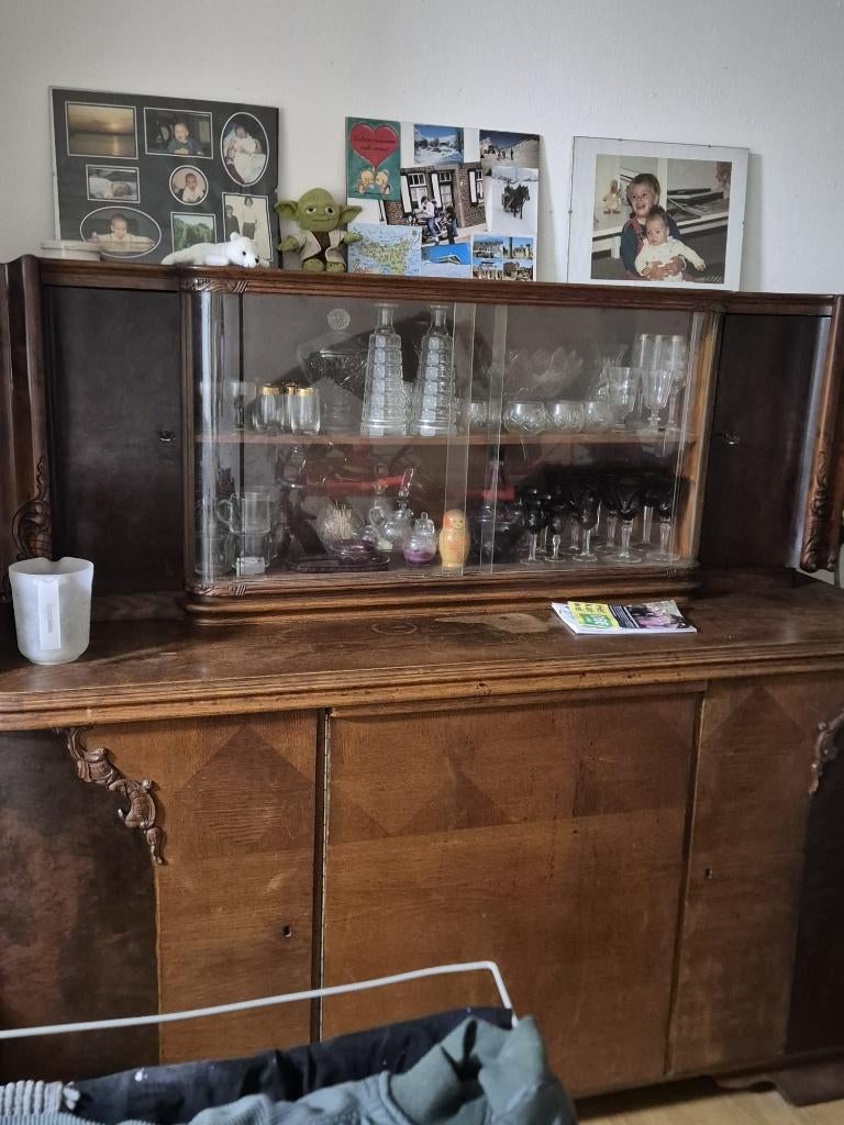 Antieke kast., Ophalen