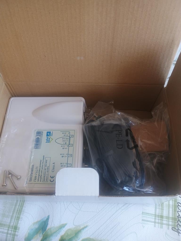 Technetix FRA-752/N antenneversterker - Nieuw in doos, Ophalen of Verzenden, Nieuw, Overige kabels