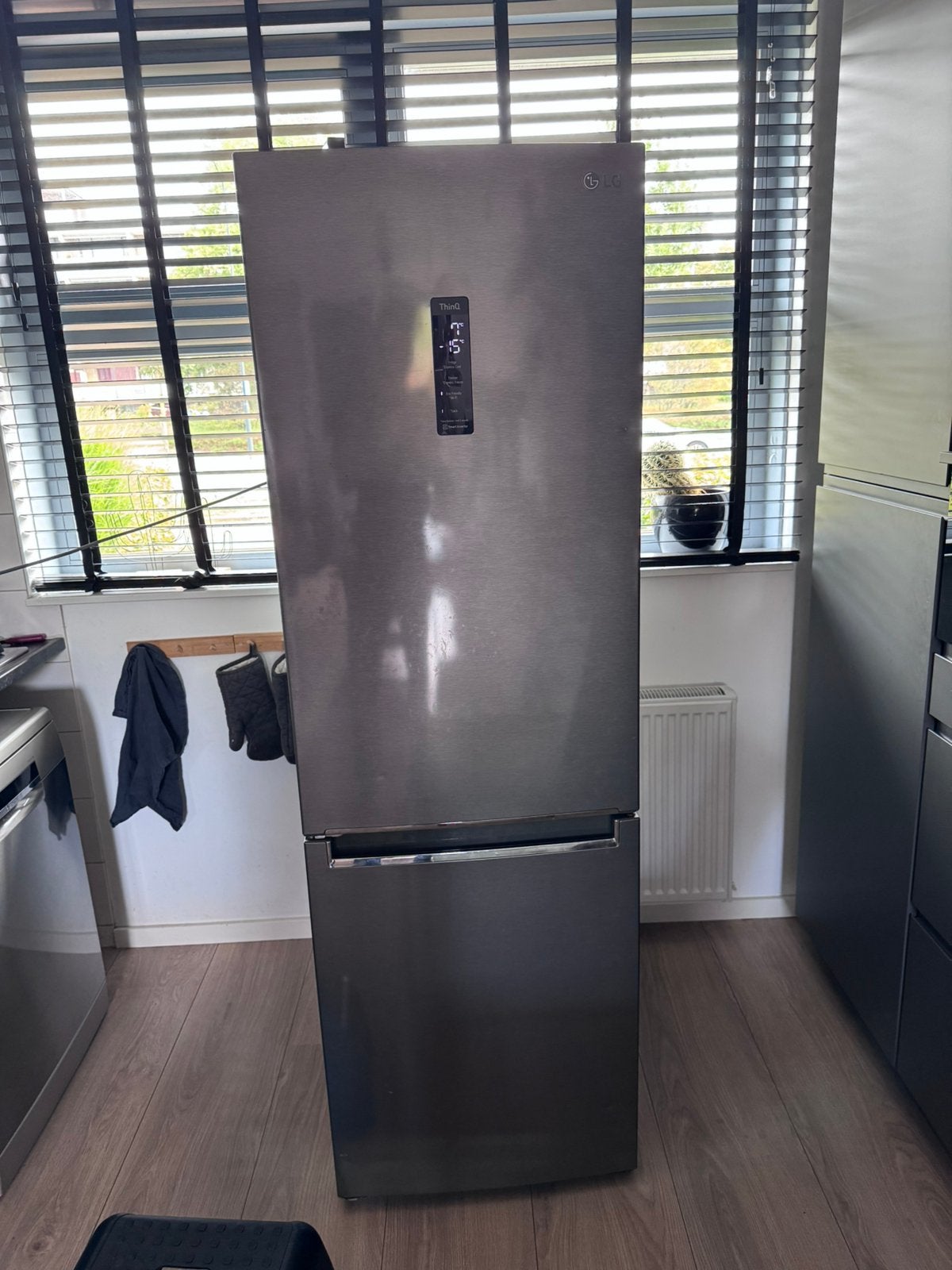 Lg koelkast met een paar deukjes, Ophalen, 200 liter of meer, Met aparte vriezer, 160 cm of meer