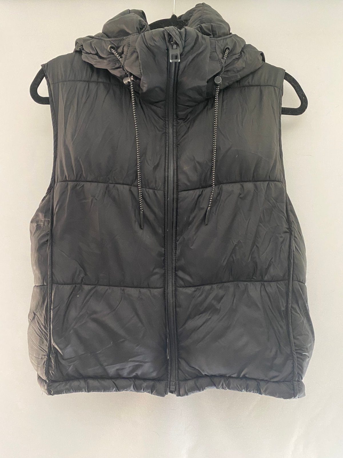 Zara Gewatteerde Bodywarmer Zwart met Capuchon – Maat M / 38, Kleding | Dames, Bodywarmers, Ophalen of Verzenden, Gedragen, Maat 38/40 (M)