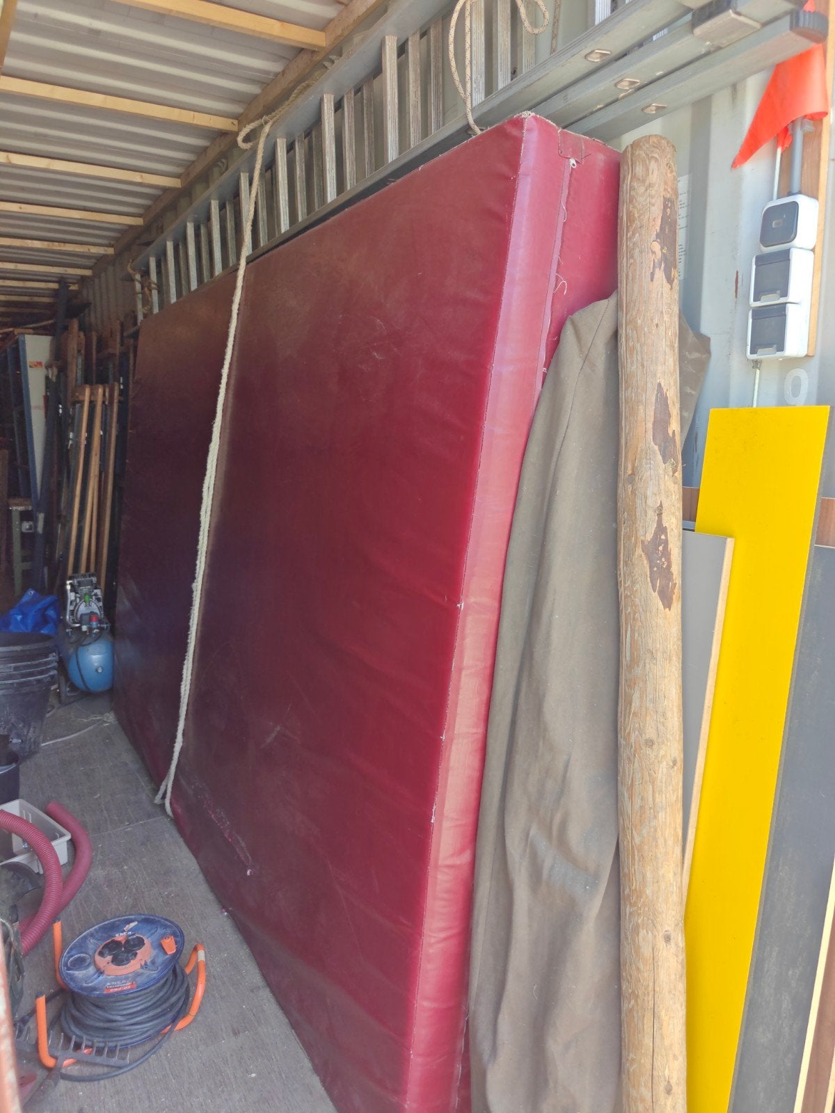 Grote Valmat 200*300, Ophalen, Gebruikt, Rood, Materiaal