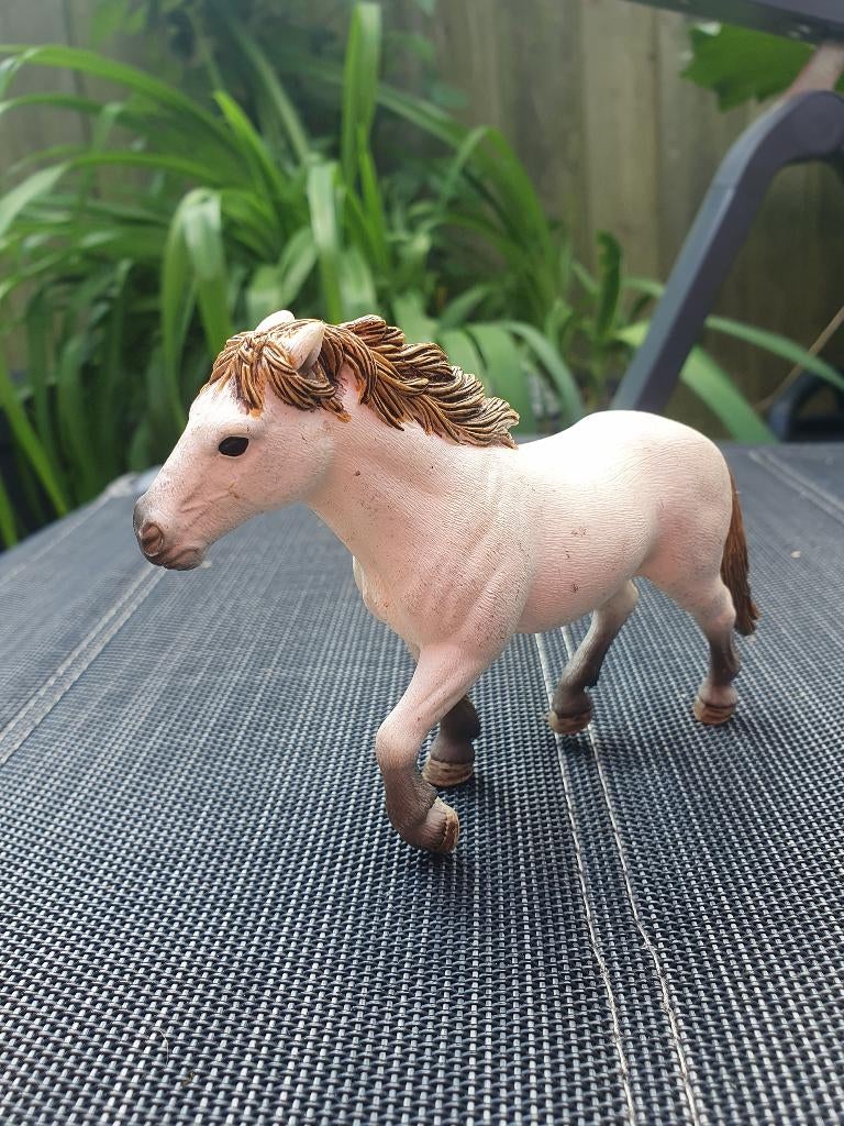 Camargue merrie Schleich 13711, Ophalen of Verzenden, Zo goed als nieuw, Paard, Beeldje of Figuurtje