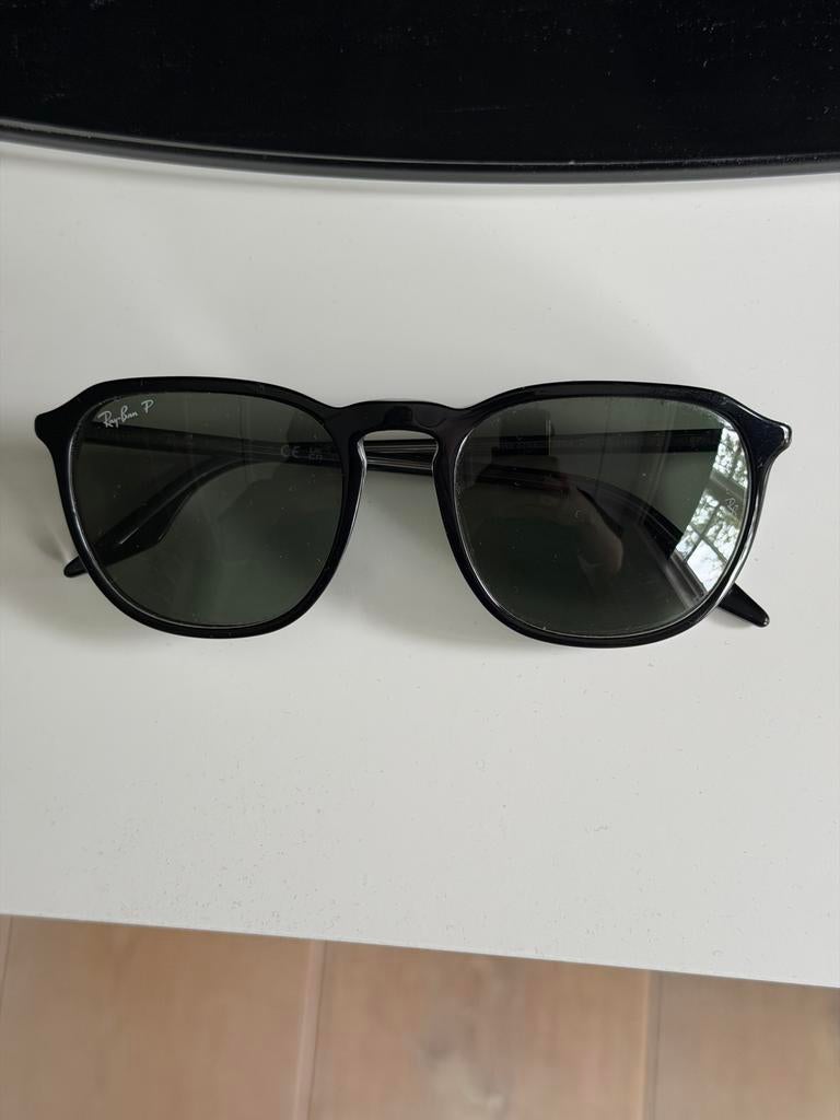 Stijlvolle Ray-Ban Zonnebril Zwart - gepolariseerd glas, Ophalen, Zo goed als nieuw, Zwart, Ray-Ban