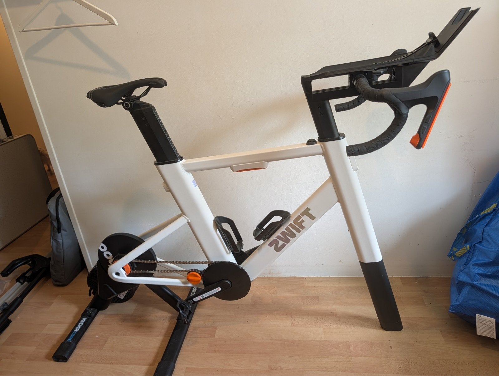 Zwift Frame Kickr Core 2 Smart Bike Trainer met accessoires, Sport en Fitness, Wielrennen, Ophalen, Zo goed als nieuw, Overige typen