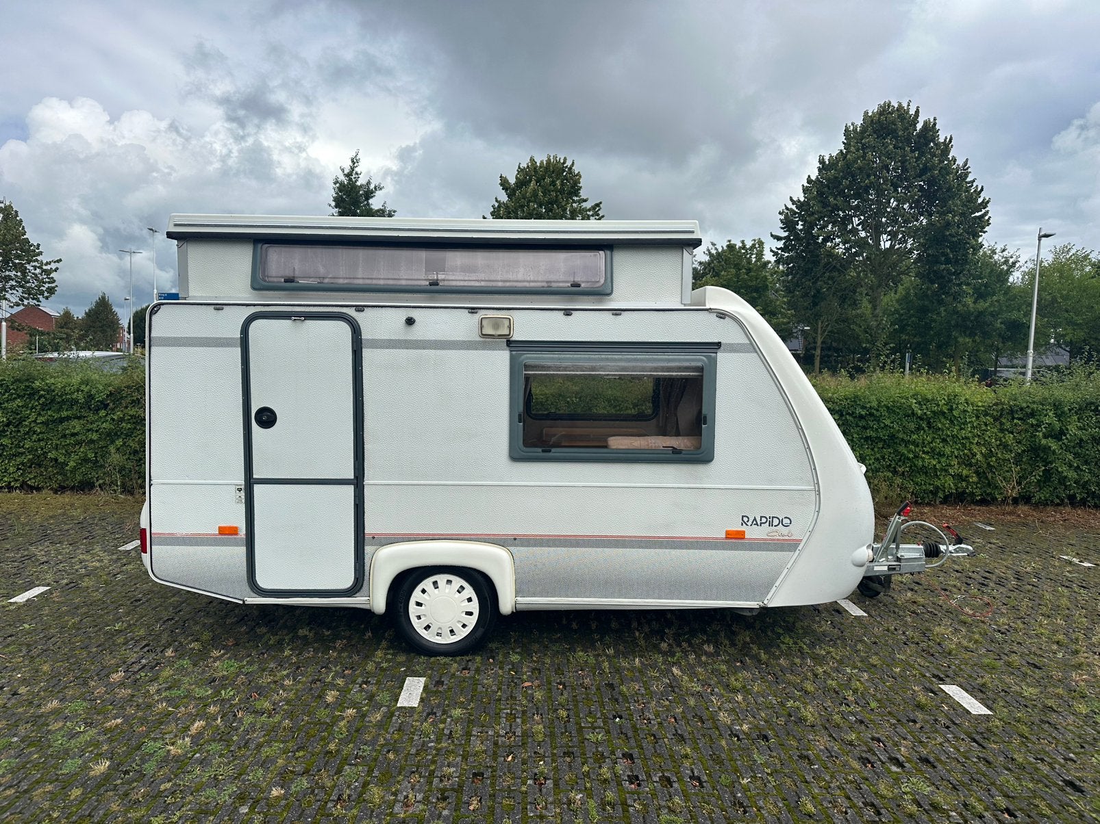 Rapido Club 31DL: nieuwe banden, remmen, water, gas en meer., Tot en met 2, Treinzit, 2 aparte bedden, Schokbreker