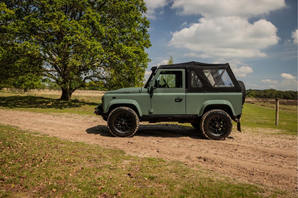 Land Rover Defender 2.2 Tdci Bel Air Soft Top Intrax Suspens, Auto's, Land Rover, Euro 5, Gebruikt, 1645 kg, 122 pk