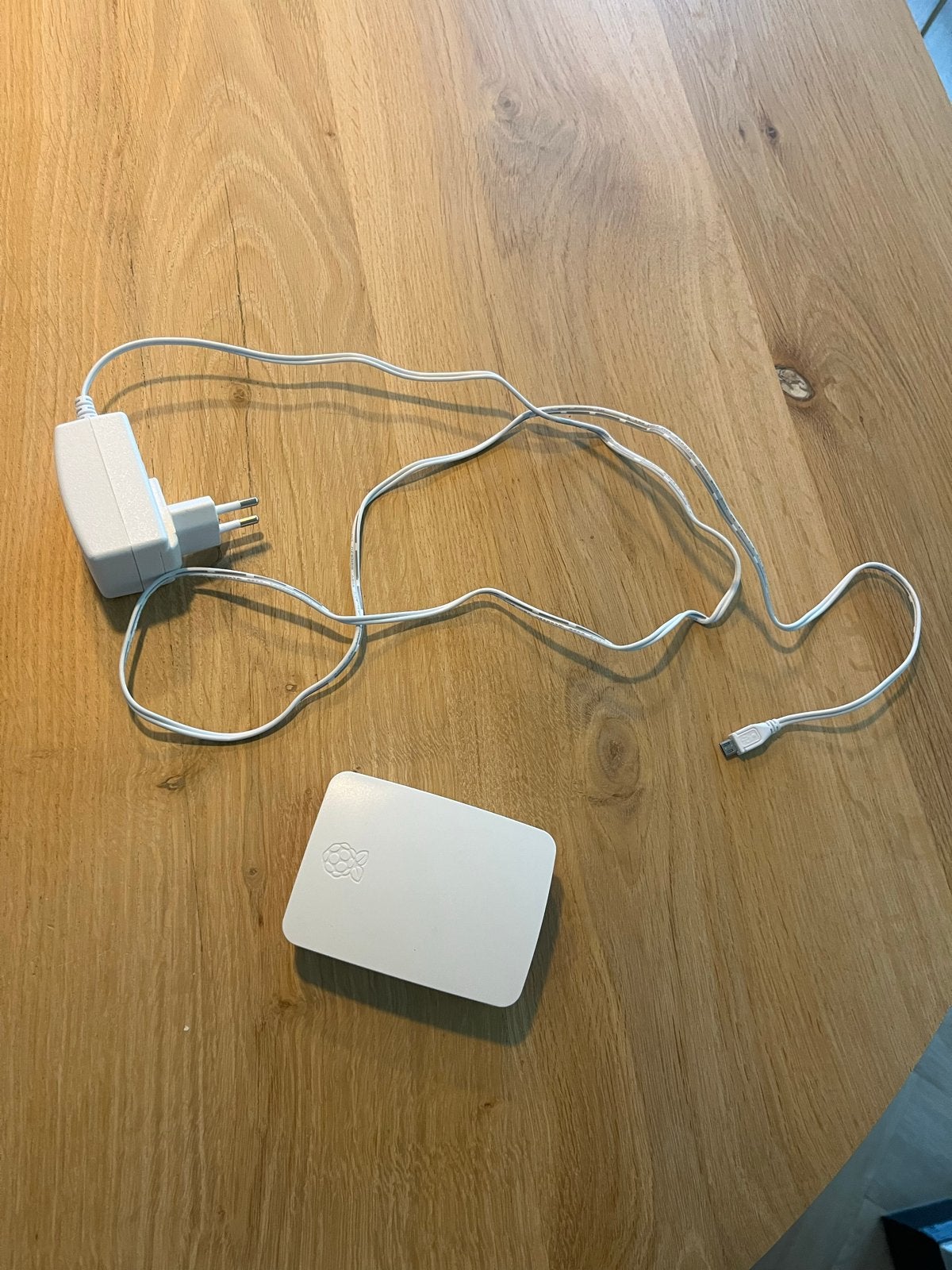 Raspberry Pi 3 Model B+ en 16 gb sd kaart, Audio, Tv en Foto, Overige apparaten, Ophalen of Verzenden, Zo goed als nieuw, MicroSD