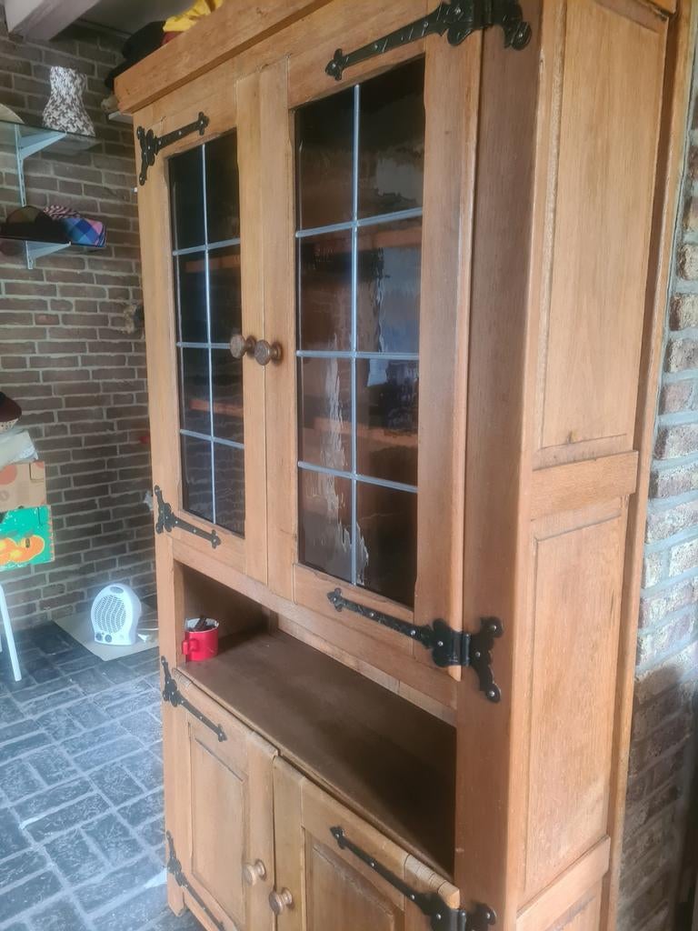 Eiken kast met glas in lood deuren, Ophalen