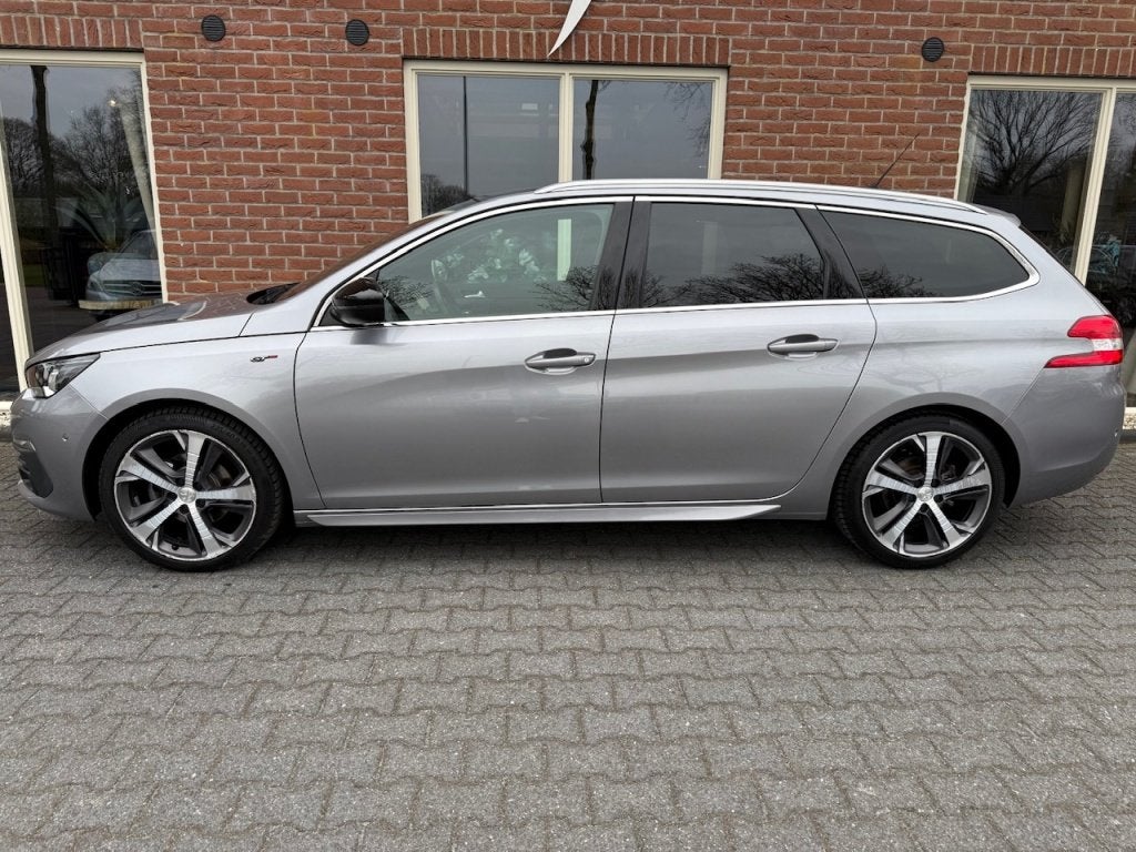 Peugeot 308 SW 1.2 PureT.Blue L. GT TREKHAAK / CAMERA / PANO, Auto's, Peugeot, Gebruikt, 1199 cc, Origineel Nederlands, Automatische klimaatregeling