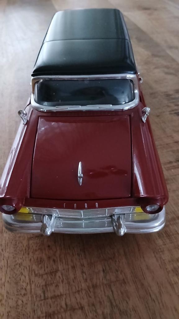 Ford Courier 1957 Schaalmodel - Rood/Zwart zonder doos, Hobby en Vrije tijd, Modelauto's | 1:43, Ophalen, Zo goed als nieuw, Auto