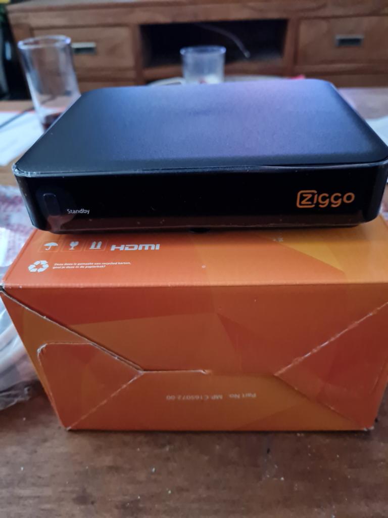 Ziggo TV decoder - Zo goed als nieuw, in verpakking, Ophalen of Verzenden, Zo goed als nieuw, Decoder