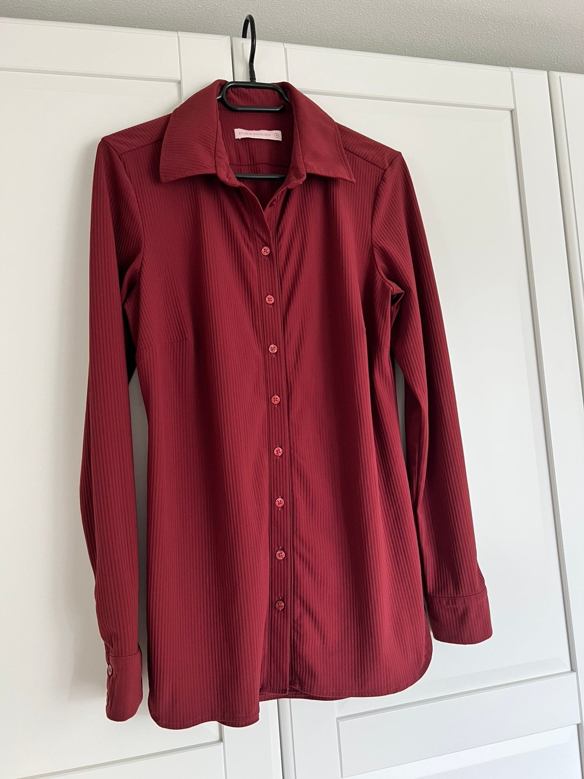 Studio anneloes poppy rib blouse M bordeaux rood, Kleding | Dames, Blouses en Tunieken, Maat 38/40 (M), Ophalen of Verzenden, Zo goed als nieuw
