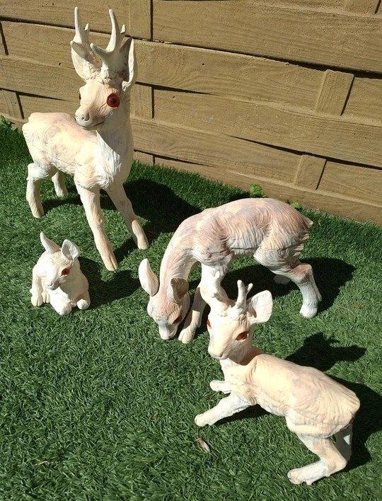 4 kleine hertjes voor in de tuin of onder dak, Dierenbeeld, Kunststof, Zo goed als nieuw, Decoratieve
