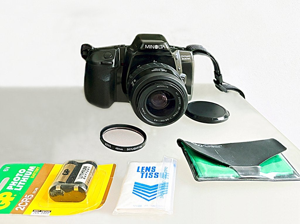 MINOLTA DYNAX 500si 35-70mm f/1:3,5-4,5 AF ZOOM HOYA FILTER, Verzenden, Gebruikt, Spiegelreflex, Minolta