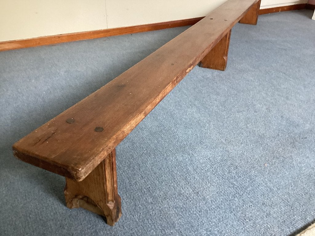 Knielbank uit Damianenklooster,  klooster, kniel bank, 100 j, Antiek en Kunst, Ophalen
