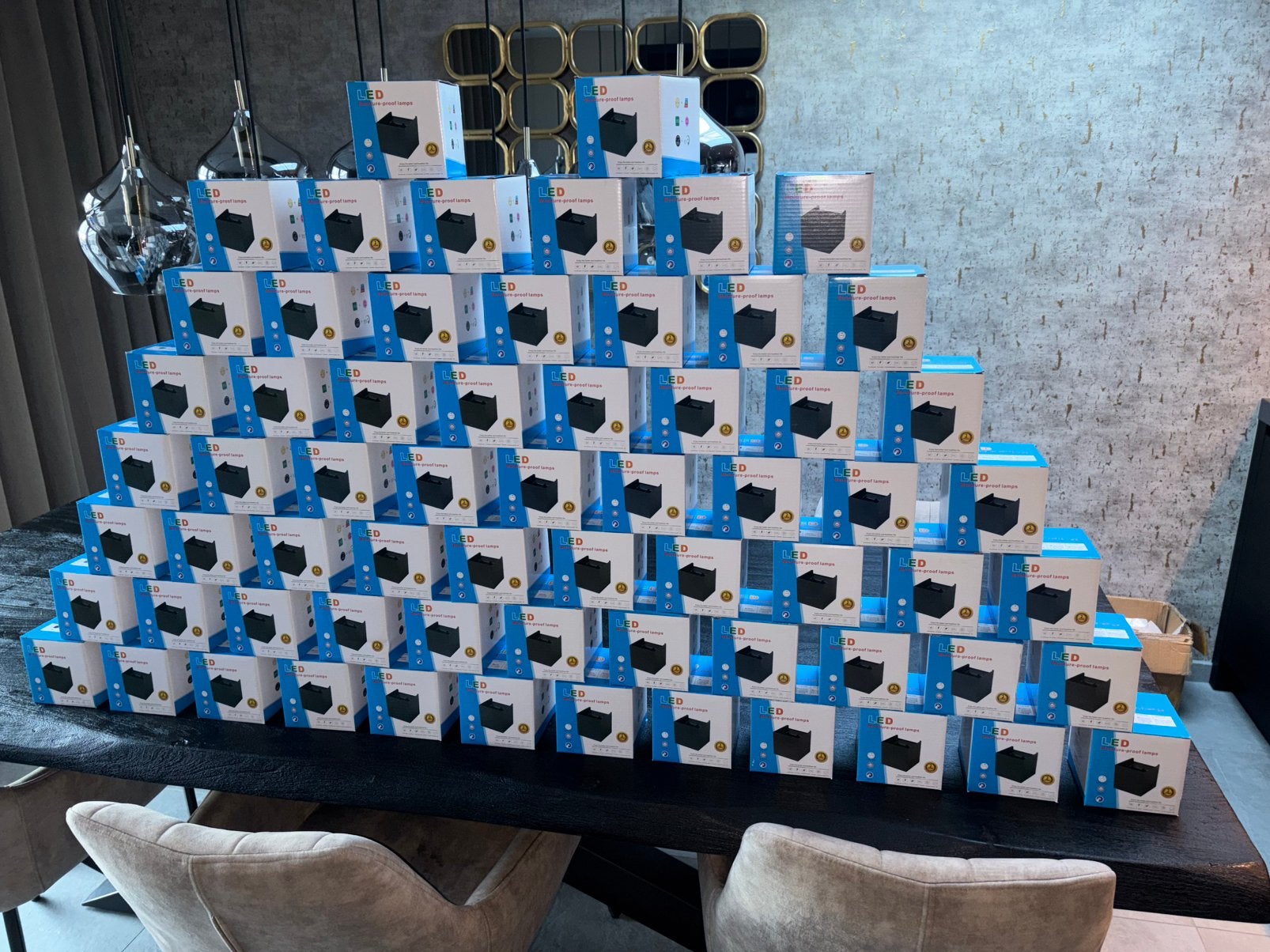 Partijhandel 65x bol ecom handel markt verkoop wandlampjes, Diversen, Rommelmarktspullen, Ophalen, Zo goed als nieuw