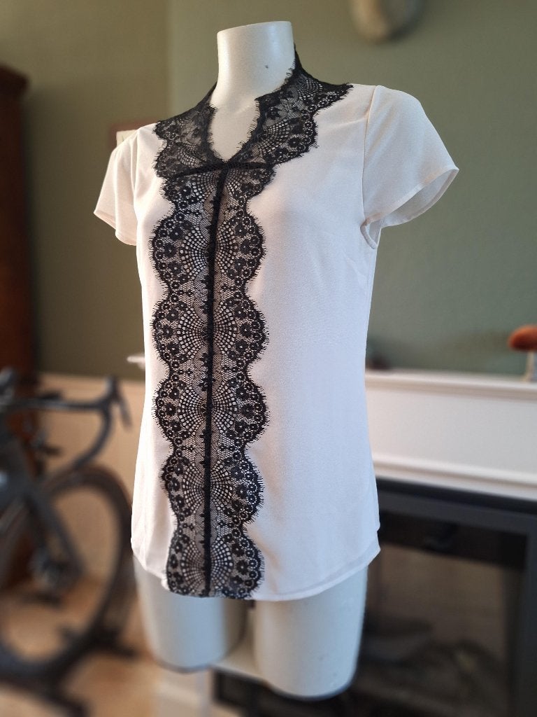 Ted Baker crème zwarte kant top 2 M 38, Kleding | Dames, Maat 38/40 (M), Verzenden, Wit, Zo goed als nieuw