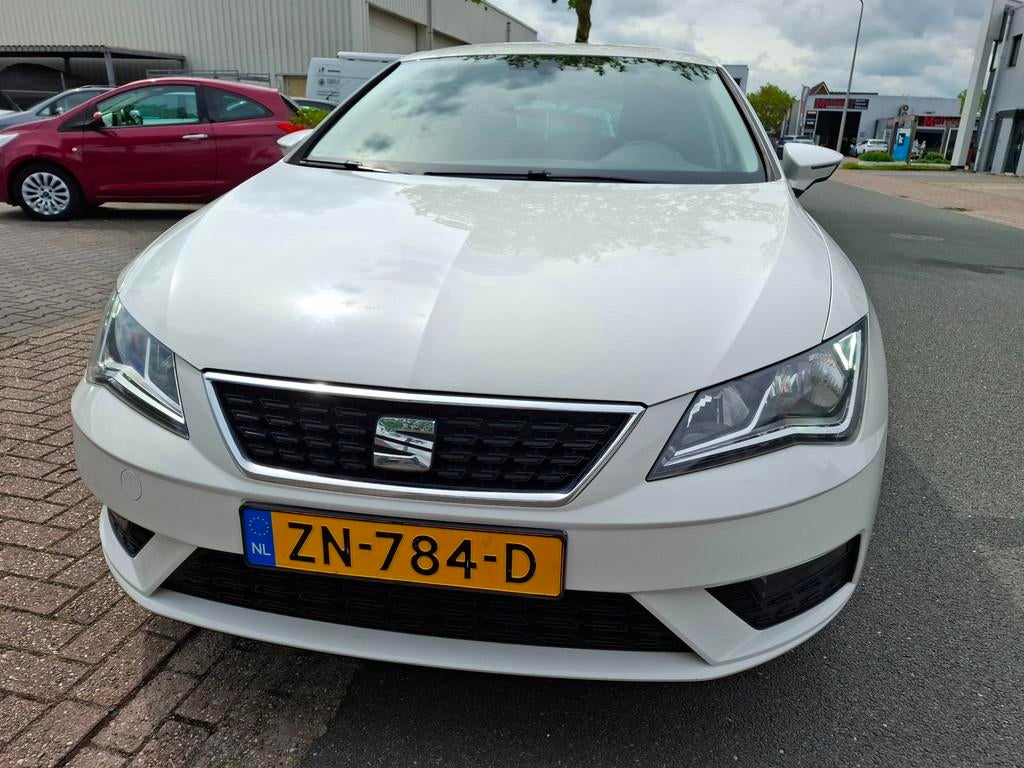 Seat Leon 1.2 TSI Style Business CLIMA/CRUISE/TREKHAAK!, Voorwielaandrijving, Stof, Gebruikt, Euro 6