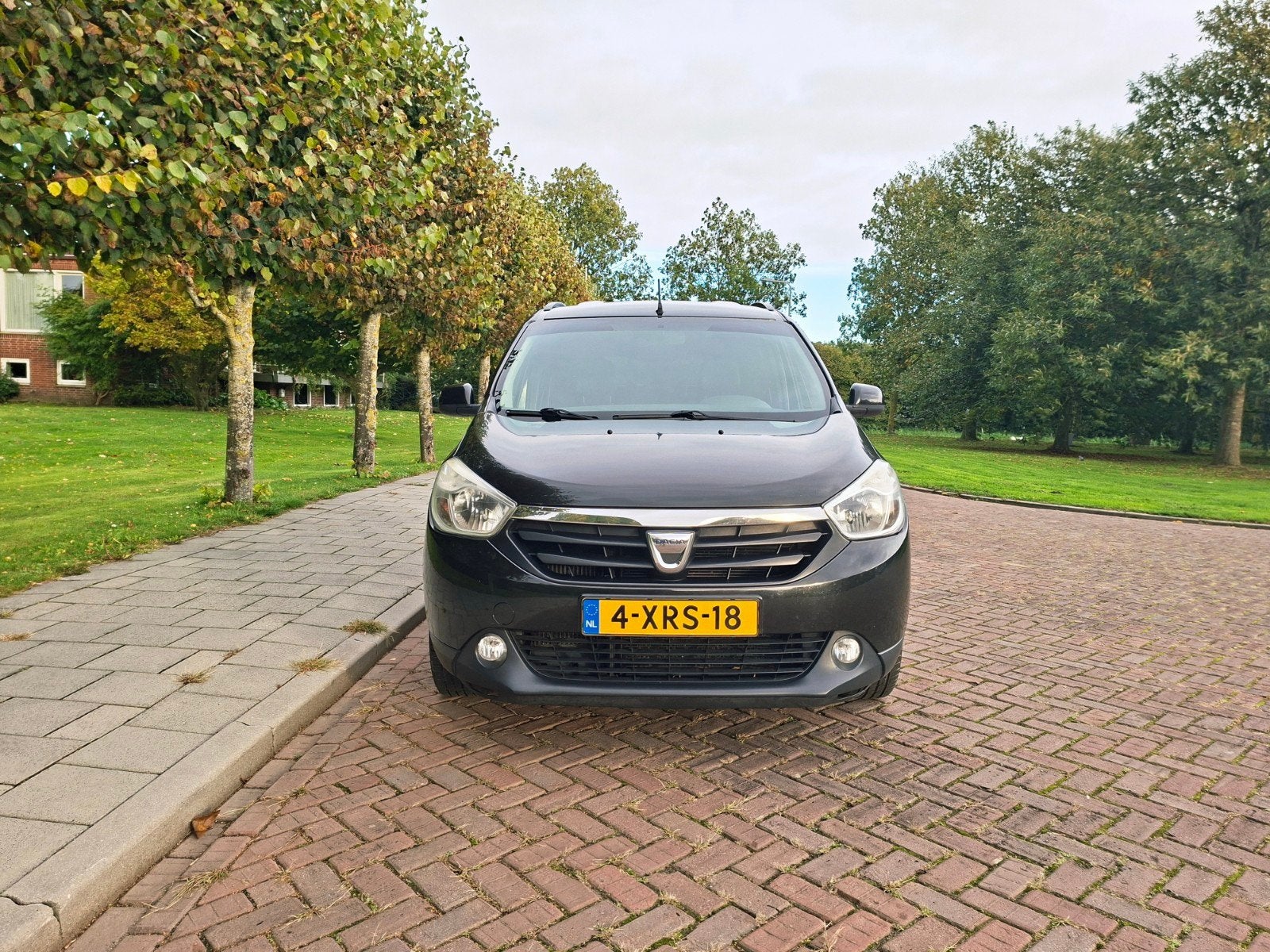 Dacia Lodgy 1.2 TCE 85KW Blackline 7p 2014 Zwart 2e eigenaar, Auto's, Voorwielaandrijving, 7 stoelen, Zwart, Lodgy