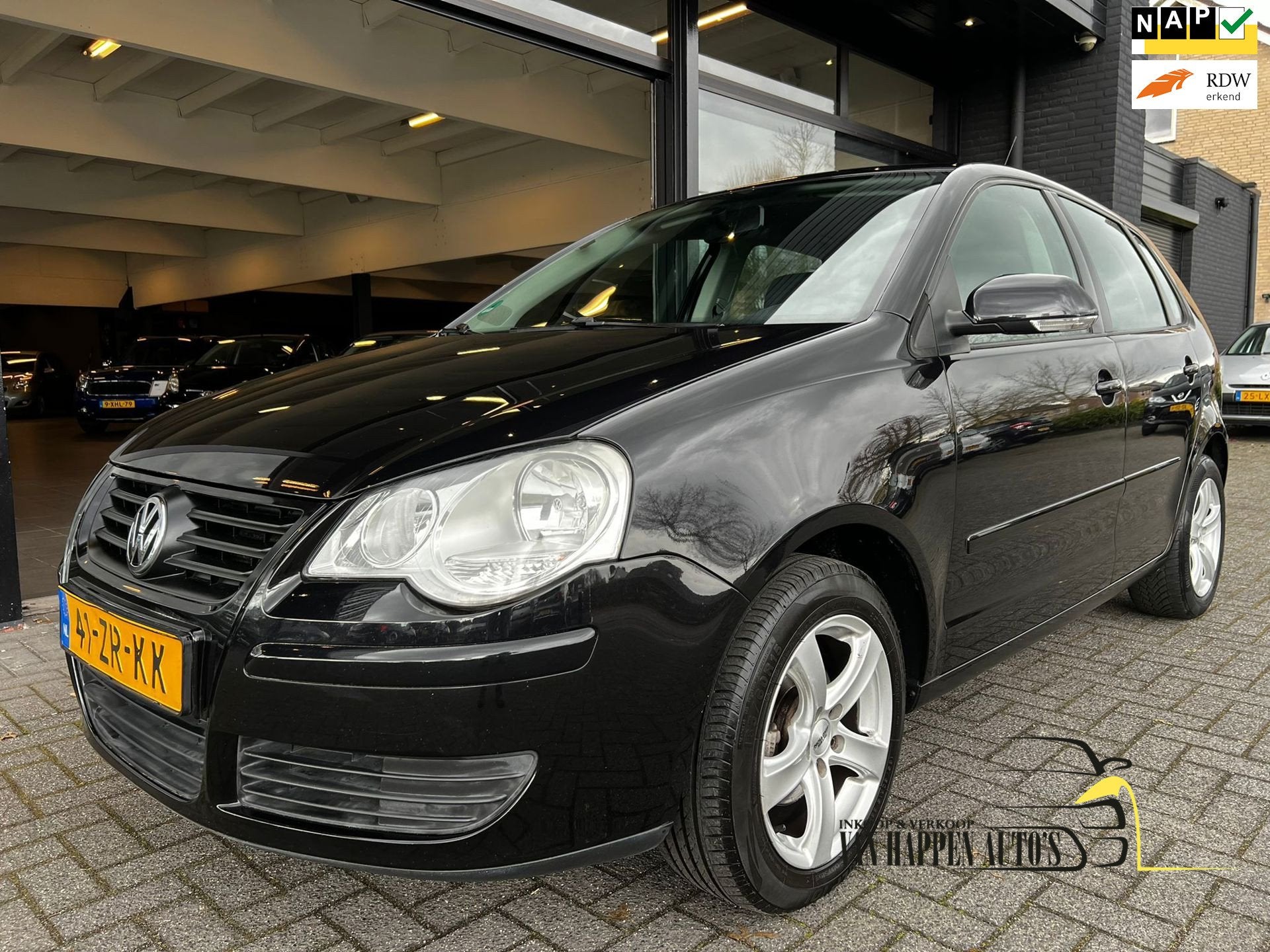 Volkswagen Polo 1.4-16V Optive / automaat / apk 7-2027, Auto's, Stof, Zwart, 4 cilinders, Zwart