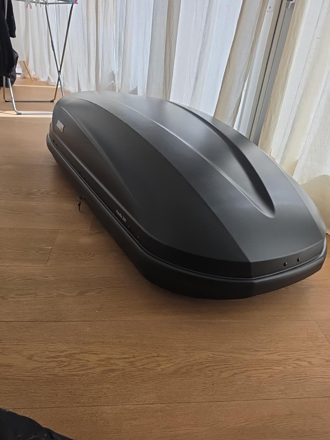 Thule Pacific 200 + Evo Raised Rail 710410 + SquareBar 118 |, Ophalen, Zo goed als nieuw
