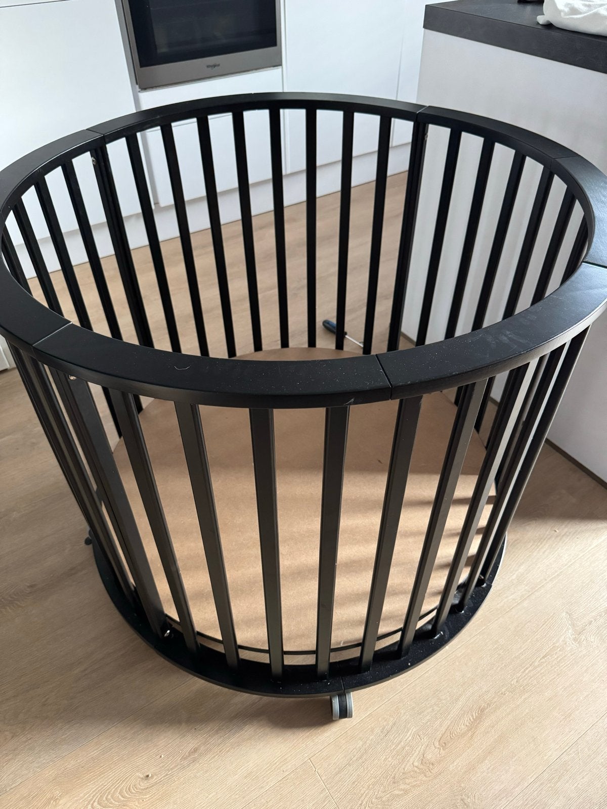 Europe Baby Circa Ronde Box - Mat Zwart, Kinderen en Baby's, Boxen, Ophalen, Gebruikt, Rond, Wieltjes