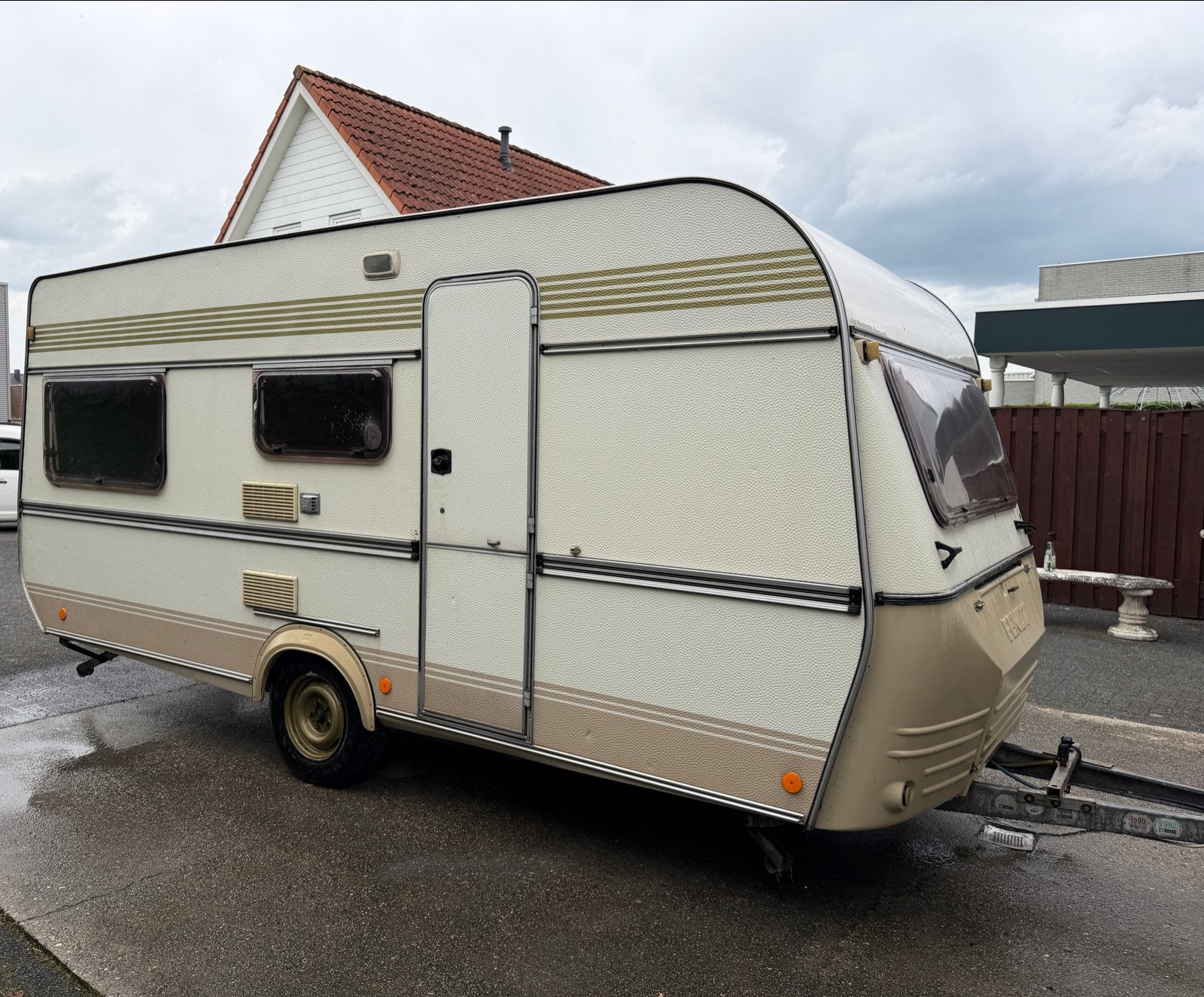 Fendt caravan - opknapper met potentie €1250,-, Caravans en Kamperen, Rondzit, Koelkast, Omvormbare zithoek, Particulier