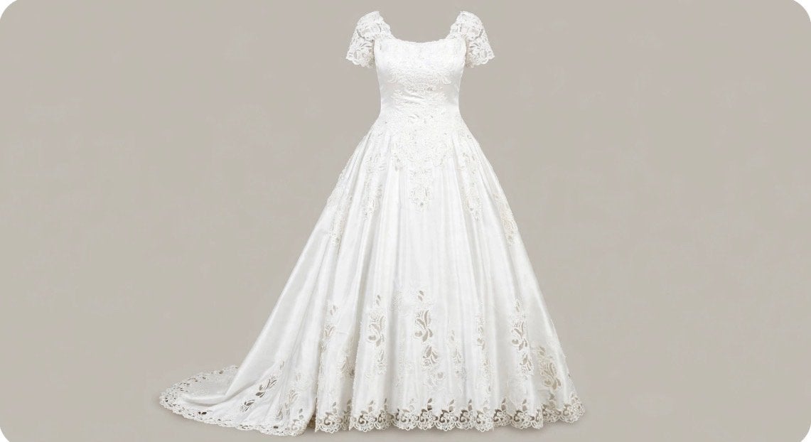 Mori Lee Ballgown Bruidsjurk Kant Maat 44/46 met Sleep, Ophalen, Gedragen, Wit, Trouwjurk