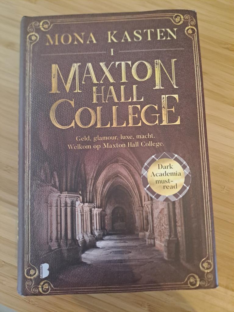 Mona Kasten - Maxton Hall College, Ophalen of Verzenden, Zo goed als nieuw, Mona Kasten