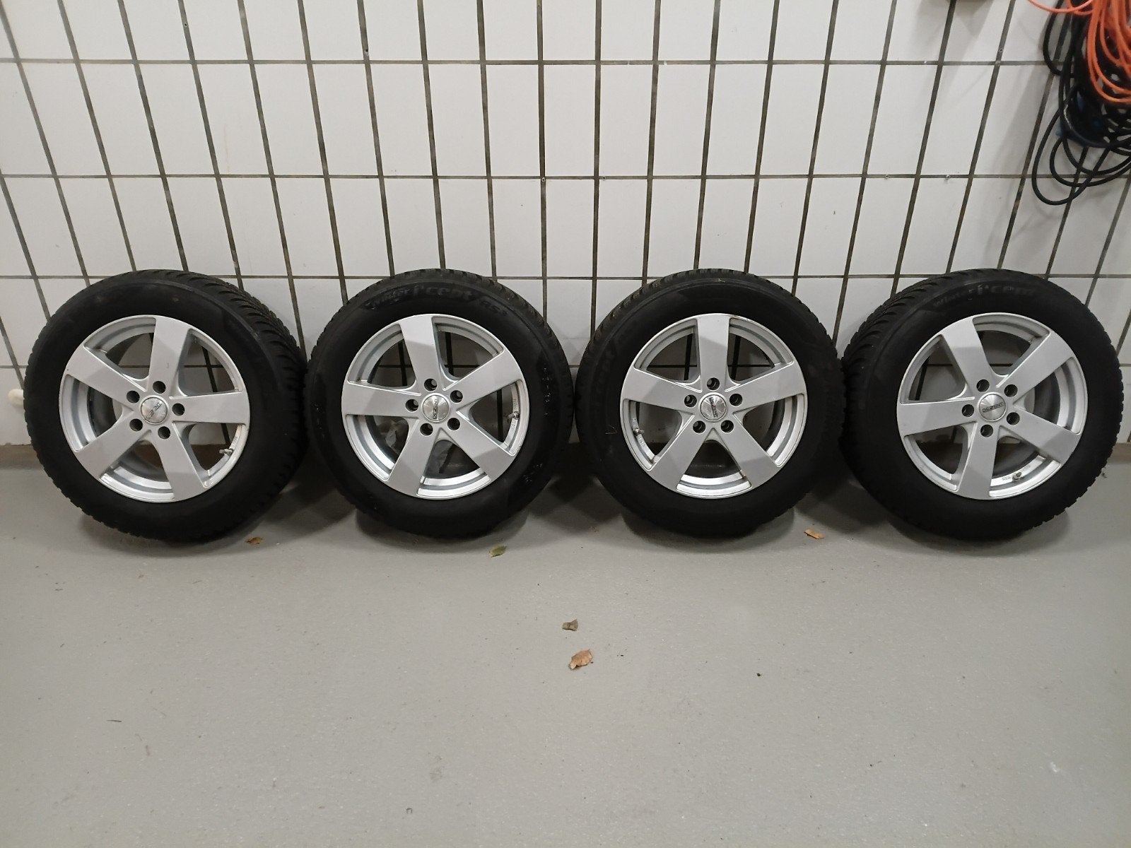 4 winterbanden met velgen, Hankook  205/60 R16 96H, Ophalen, Gebruikt, 16 inch, Banden en Velgen