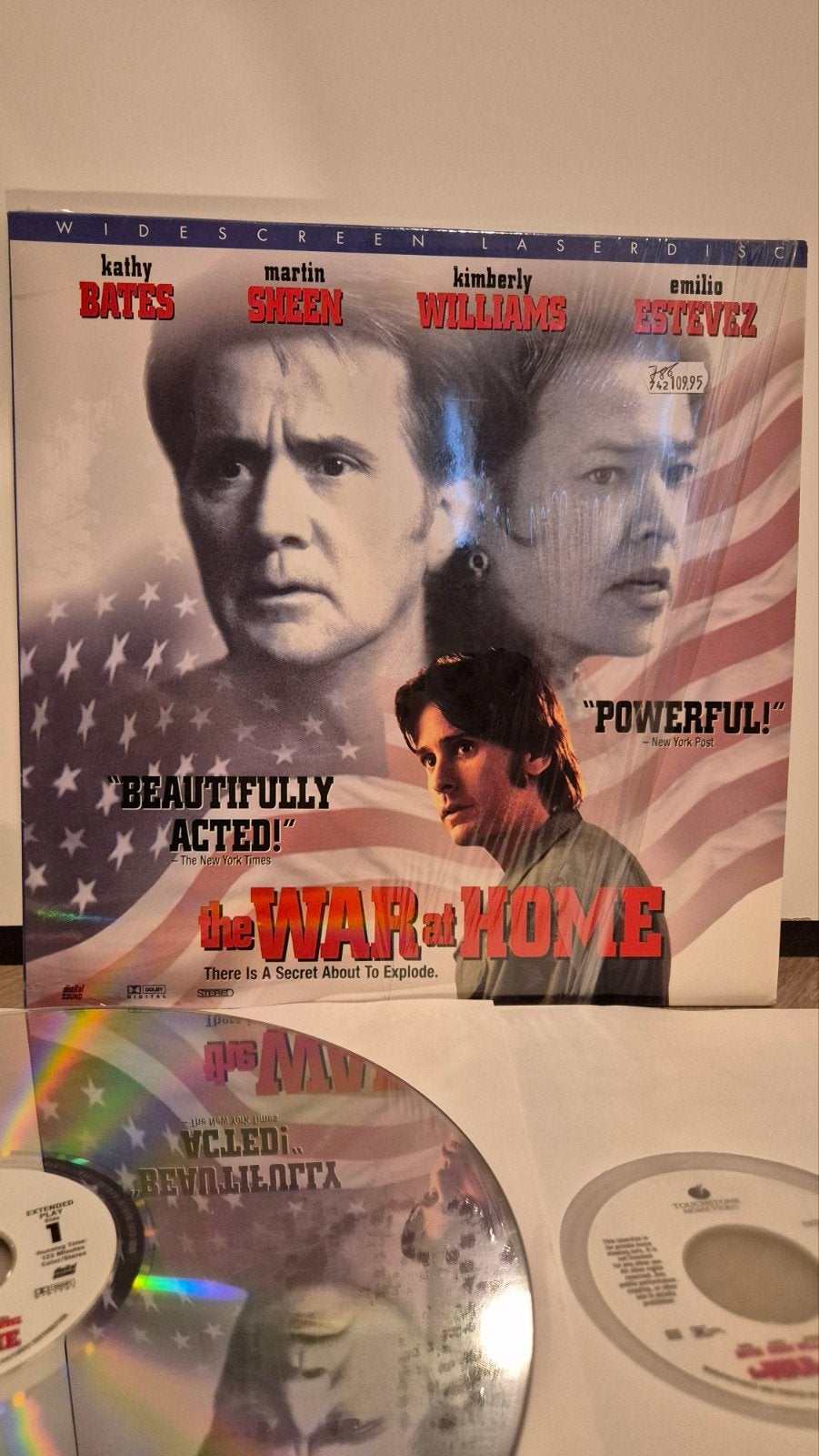The war at home Ac-3 Laserdisc, Film en Theater, Ophalen of Verzenden, Zo goed als nieuw, Dubbel-LP