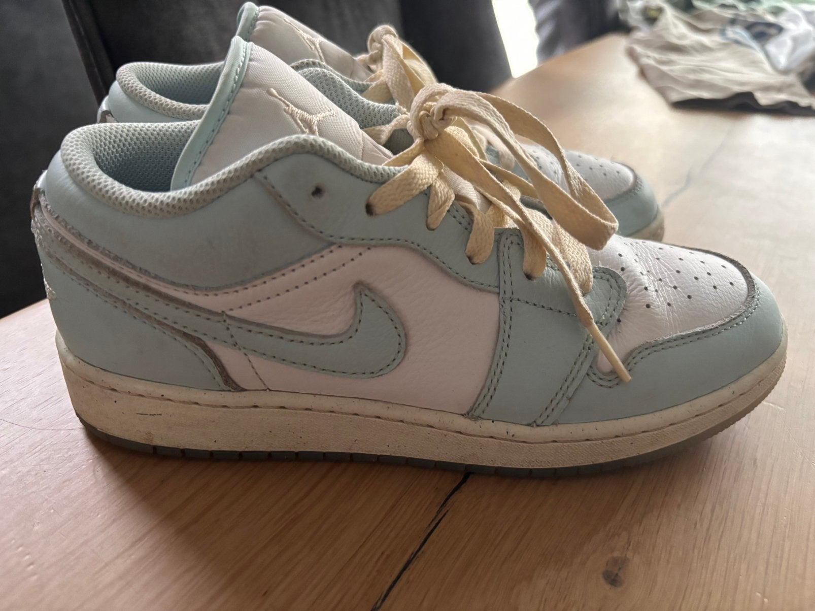 Jordan 1 Low SE Glacier Blue Summit White, Ophalen of Verzenden, Zo goed als nieuw, Jongen of Meisje, Schoenen