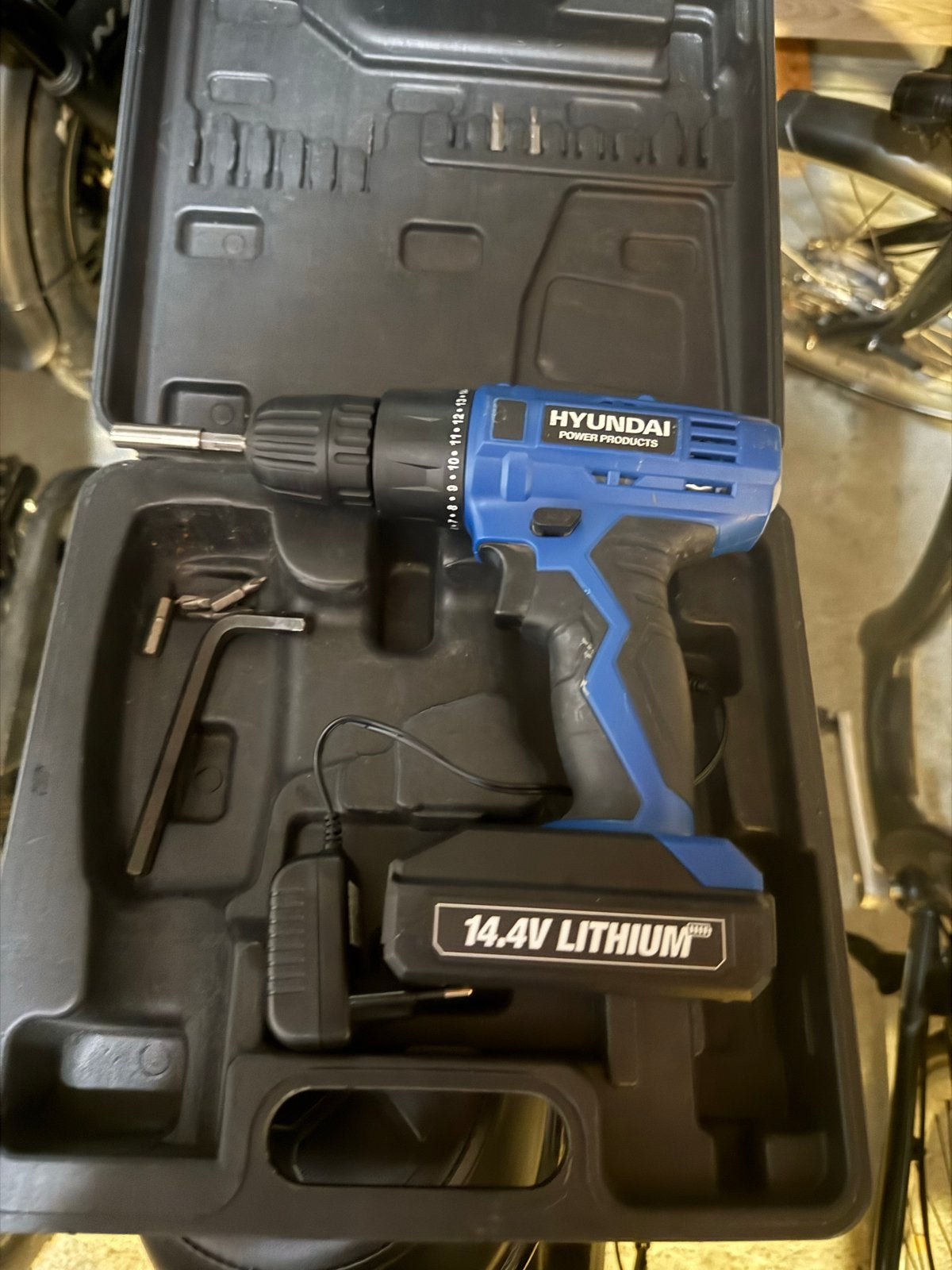 Hyundai accuboormachine 14.4V Lithium - Zo goed als nieuw, Ophalen, Zo goed als nieuw, Boor- en Schroefmachine, Variabele snelheid