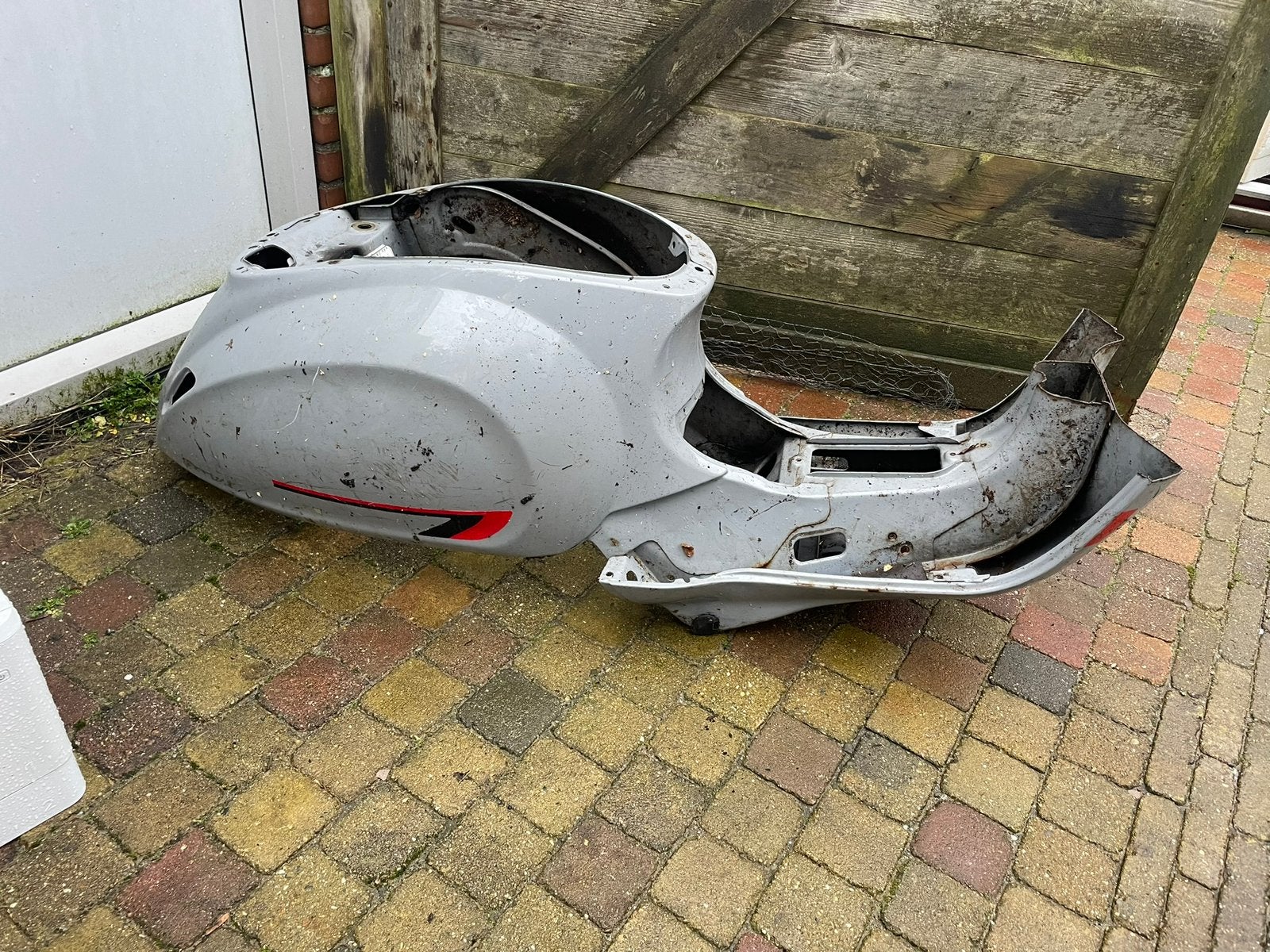 Vespa Sprint/primavera frame schade herstel kont + bodem, Ophalen of Verzenden