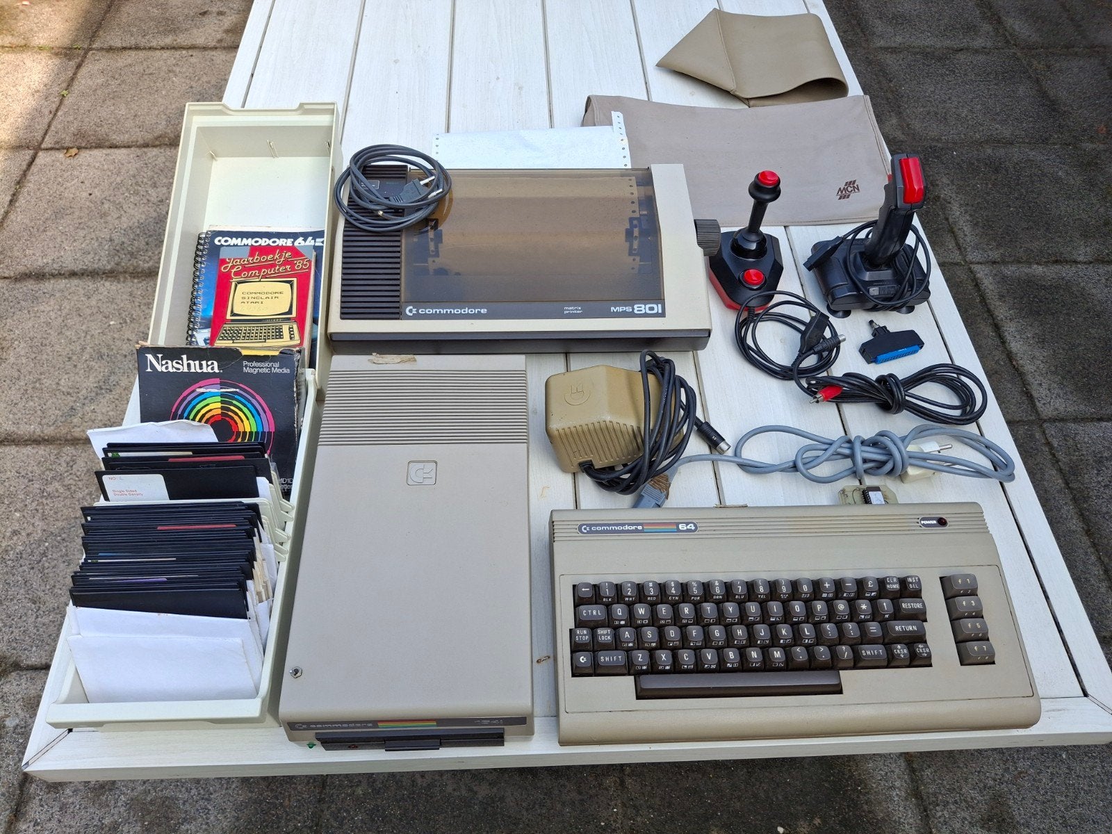 Complete Commodore 64 set met accessoires en software, Ophalen of Verzenden, Commodore