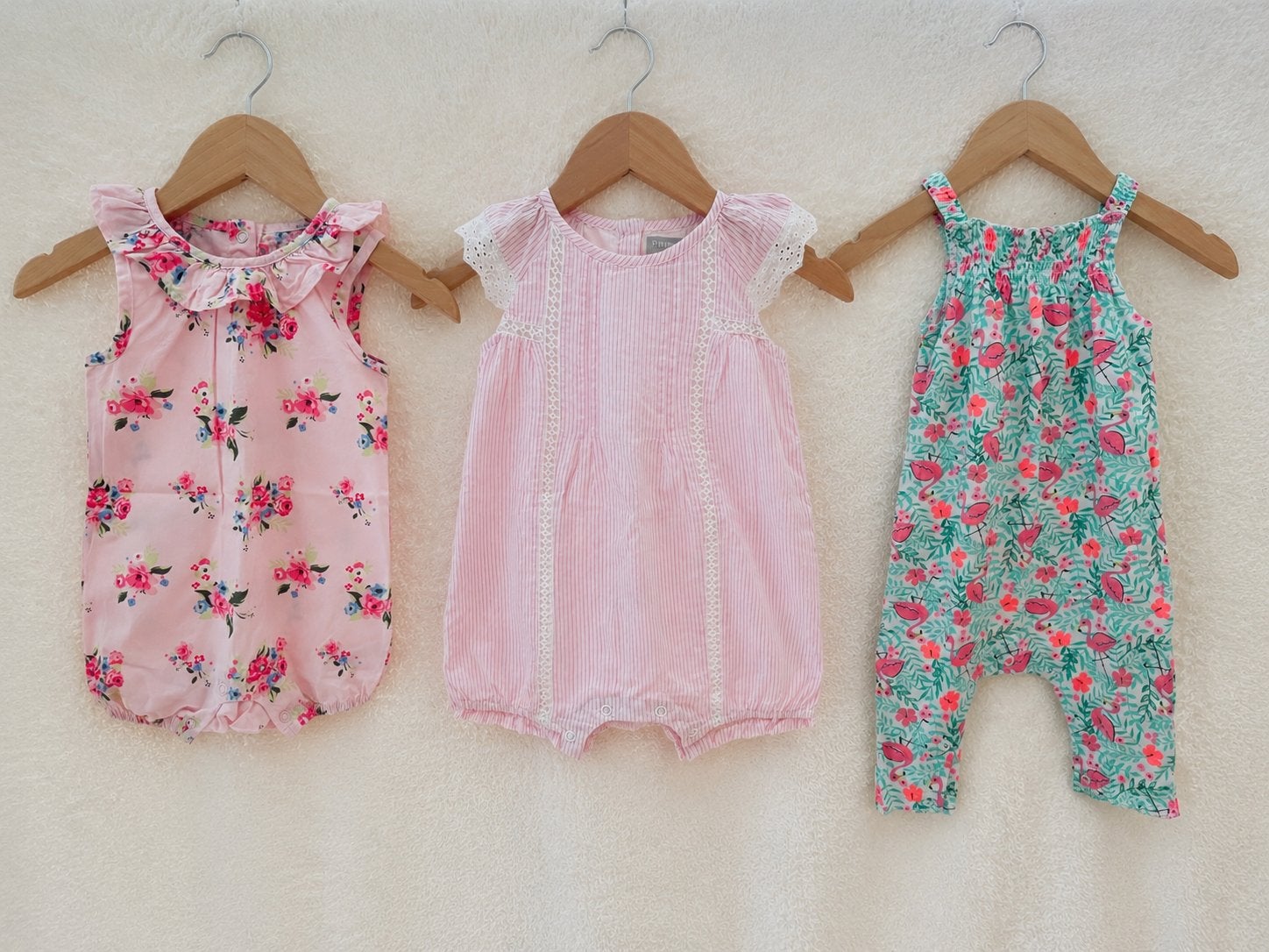 3 schattige rompertjes voor baby meisjes, maat 6-9 maanden, Ophalen of Verzenden, Zo goed als nieuw, Meisje