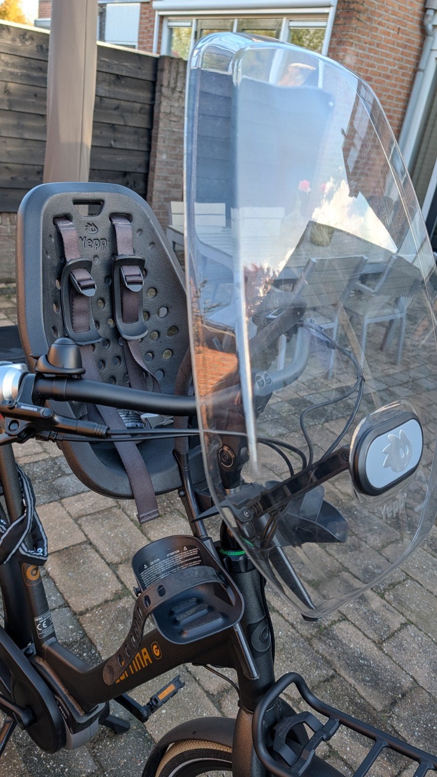 Thule Yepp Mini Voorzitje met Windscherm en 2 Adapters, Ophalen, Voetsteuntjes, Voorzitje, Zo goed als nieuw