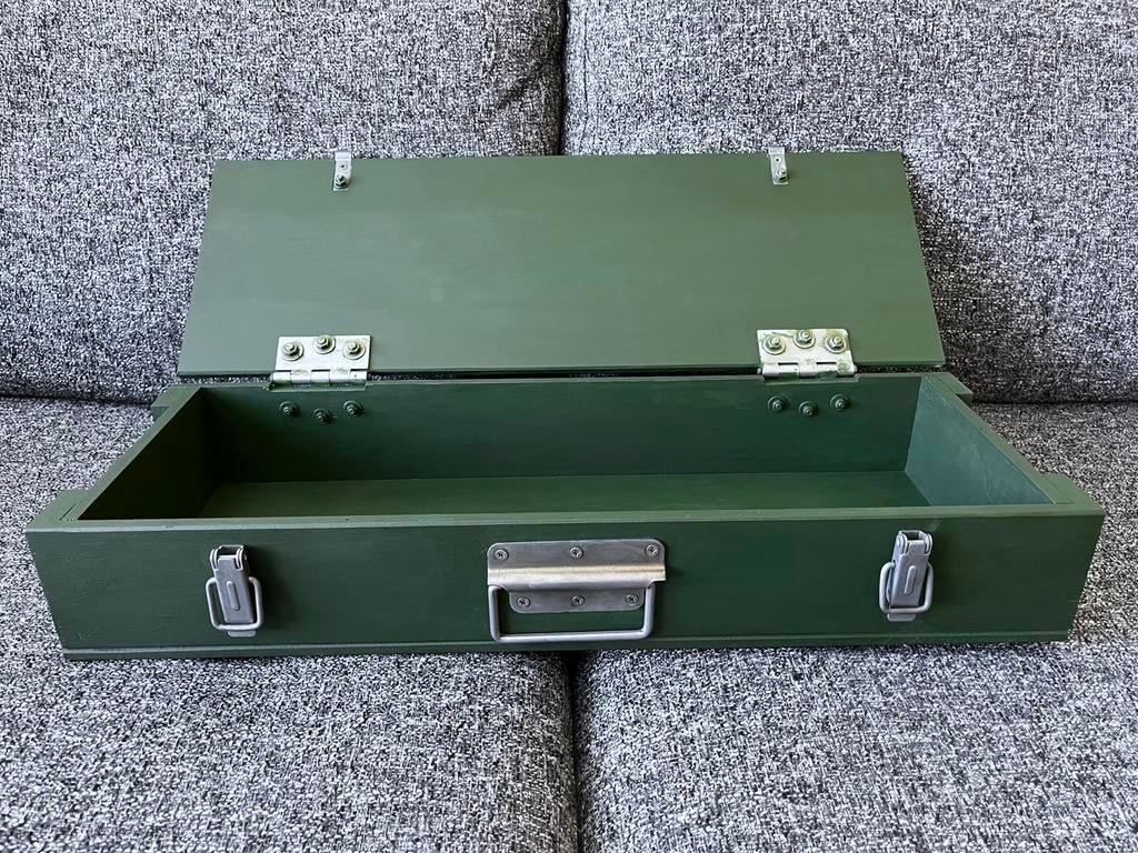 Speciale Houten Leger Kist met spansluitingen, Huis en Inrichting, Woonaccessoires | Kisten, Zo goed als nieuw, Minder dan 50 cm