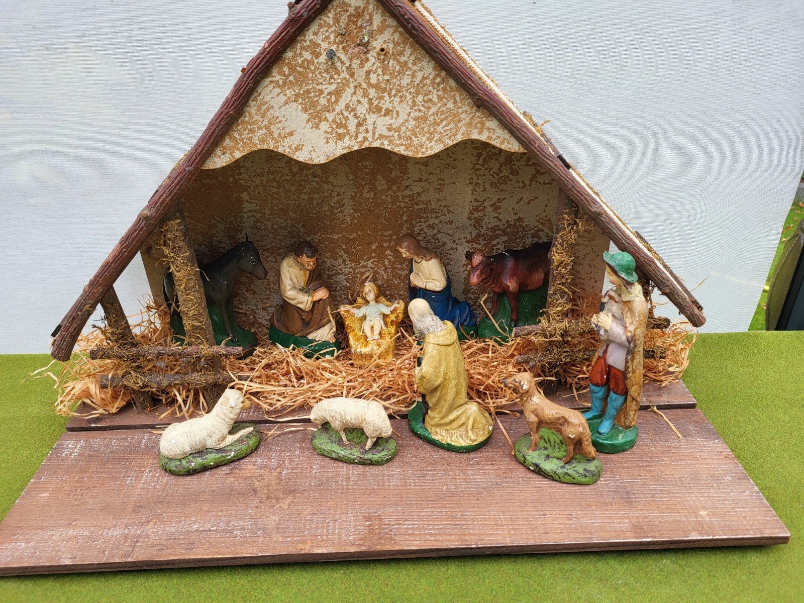Vintage gipsen KERSTGROEP in kerststal 11 delig, stal 60 cm, Ophalen of Verzenden, Gebruikt