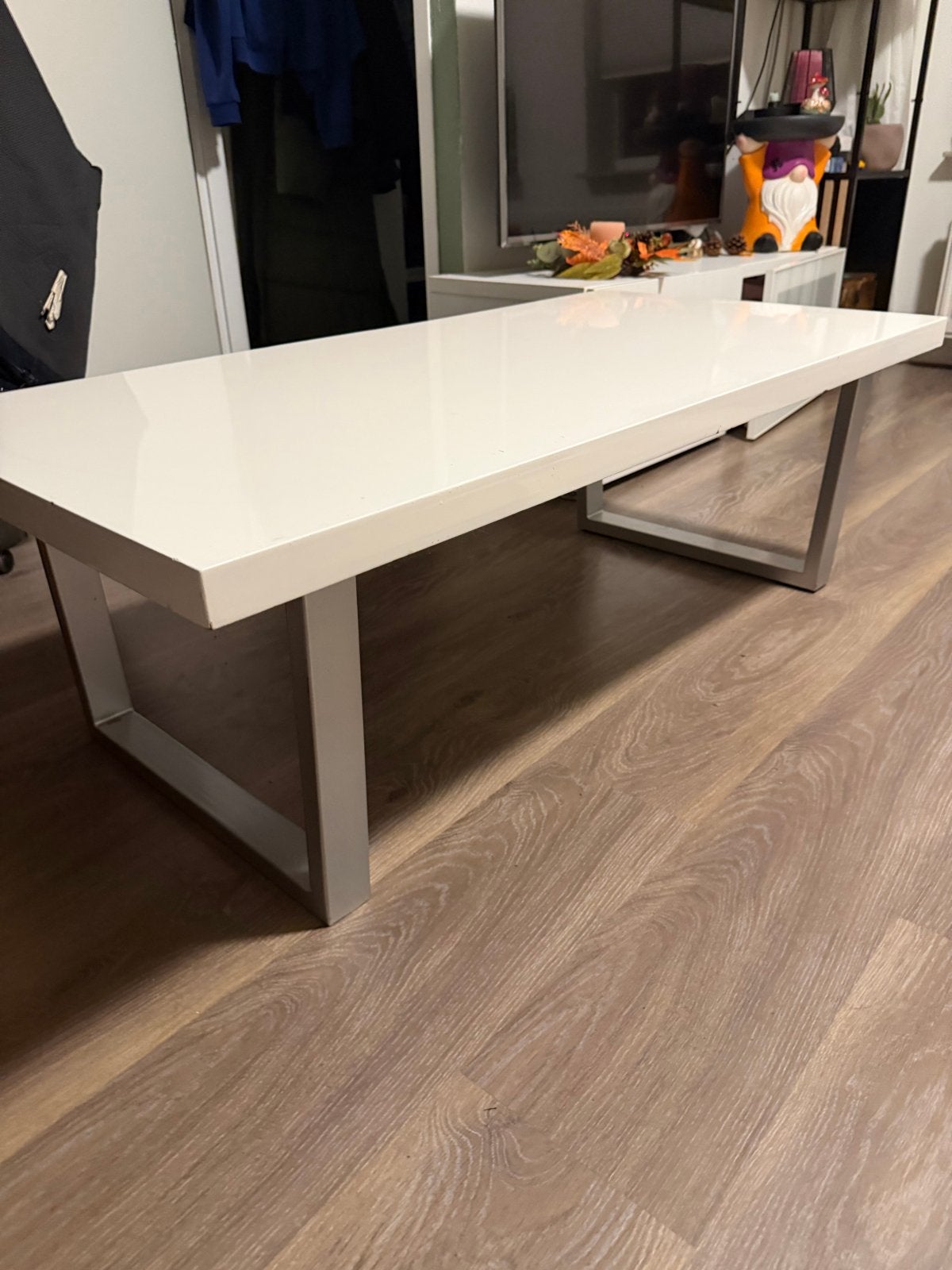 Bijzettafel / TV-meubel - Wit met metalen onderstel, Ophalen, Gebruikt, Metaal, 100 tot 150 cm