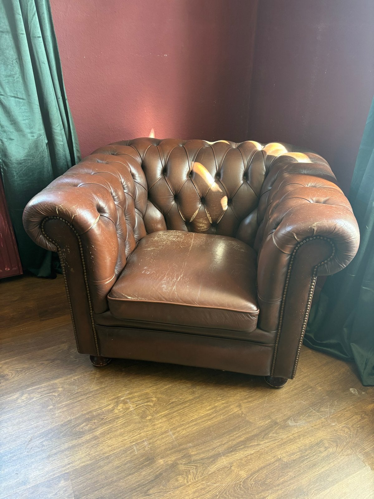 Chesterfield-look fauteuil, Huis en Inrichting, Fauteuils, Ophalen, Gebruikt, Leer, 75 tot 100 cm