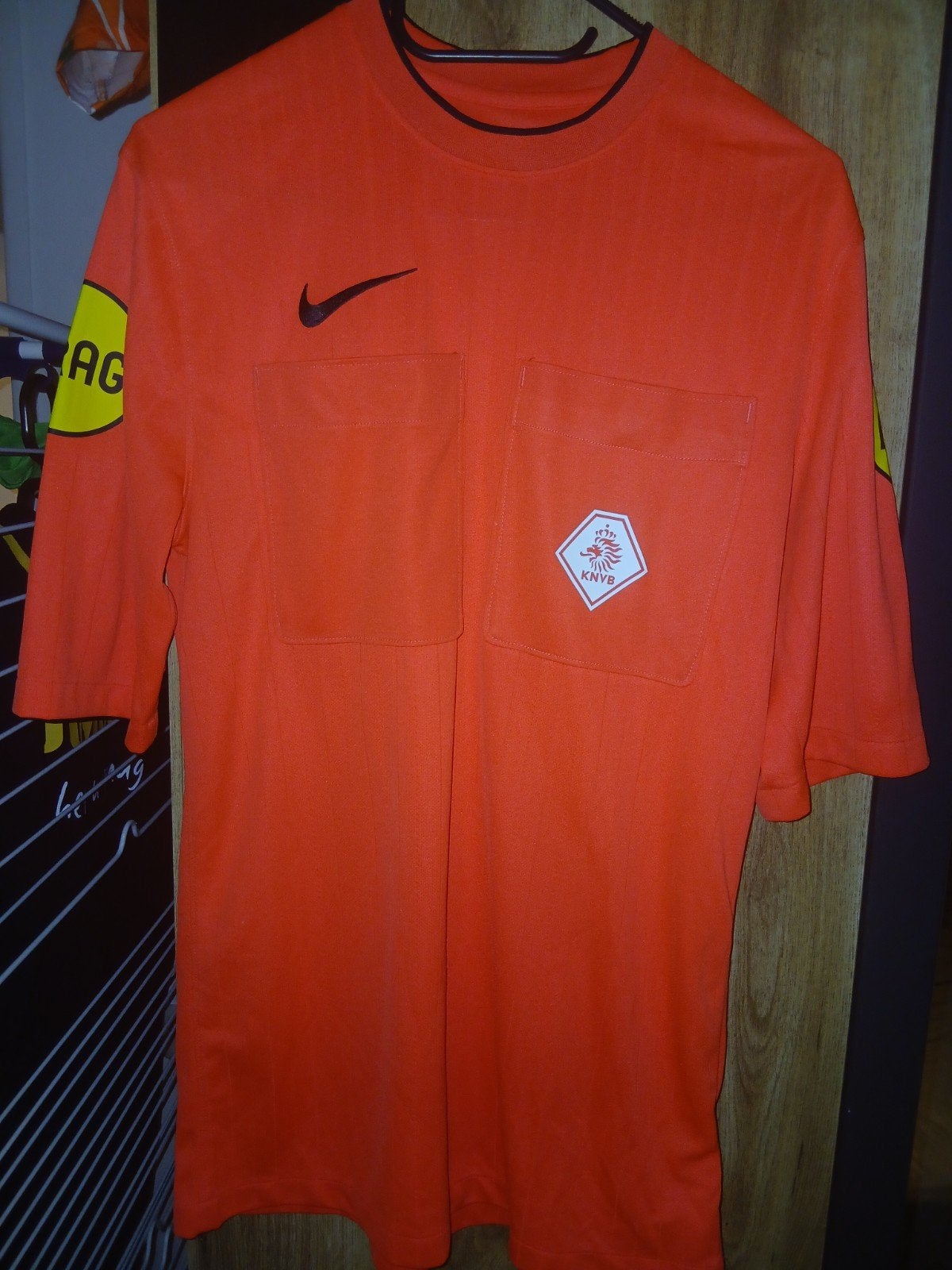 Nike KNVB scheidsrechtersshirt rood maat M, Kleding | Heren, Maat 48/50 (M), Nike, Oranje, Ophalen of Verzenden