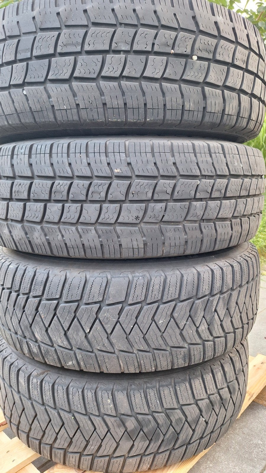 All-season banden met velgen en Fiat wieldoppen 215/70R15C, Ophalen, 15 inch, Banden en Velgen, All Season