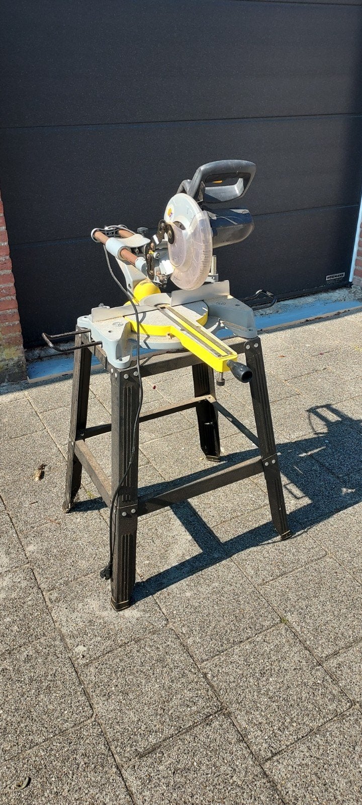 Tekoop afkort zaagbank, Ophalen, 1200 watt of meer, Afkortzaag, 30 tot 70 mm