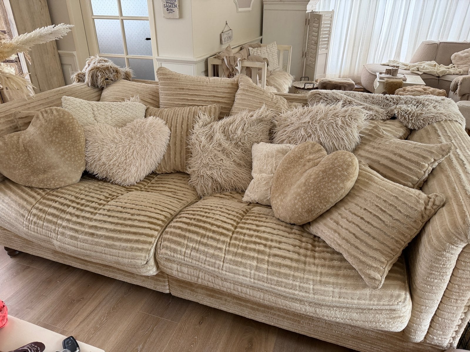 Prachtige grote lekkere bank creme stof, Huis en Inrichting, Designlaan 2, Zo goed als nieuw, Reves Design, Stof